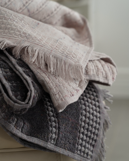 Close-up shot of Minoa Maia organic cotton and viscose bath set showcasing soft texture and sustainable luxury for an organic bath towel experience in USA and Canada