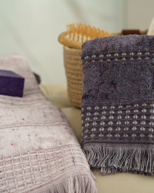 Minoa Maia organic cotton and viscose bath set with soaps showcasing sustainable luxury and soft texture for an organic bath towel experience in USA and Canada