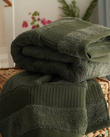 Folded Minoa USA Canada sustainable luxury hand towel from the Naia and cotton collection, showcasing soft texture, premium quality, and eco-friendly fabric