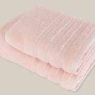 Velora 550-GSM Cotton Towel in pink, an organic cotton towel made from soft cotton for an absorbent and cozy touch, ideal for daily use.