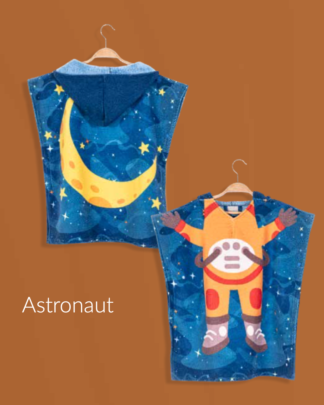 Children's poncho with an astronaut pattern, designed in soft cotton to inspire adventure and keep kids cozy after their space-themed playtime