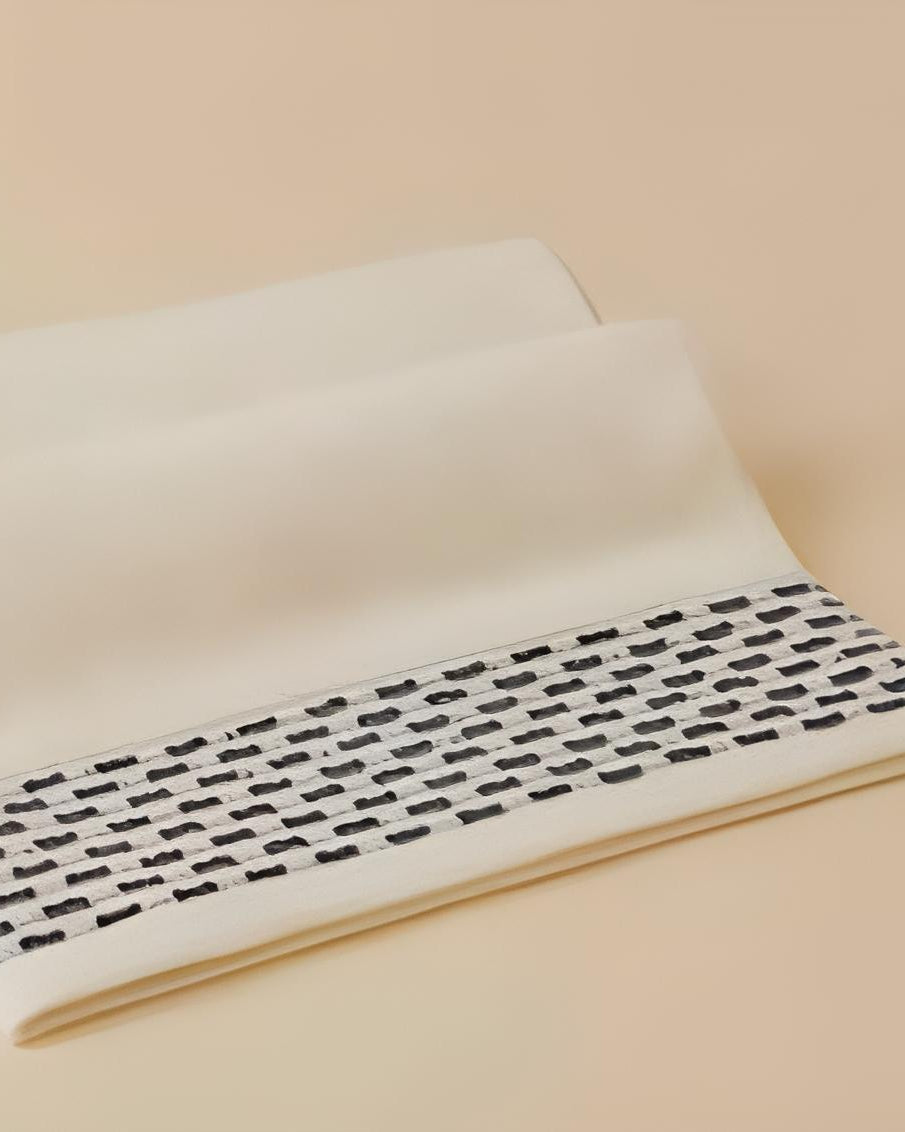 Calm 550-GSM Cotton Towel in ivory and navy, an organic cotton towel combining a soft cotton texture with a stylish color combination for added luxury.