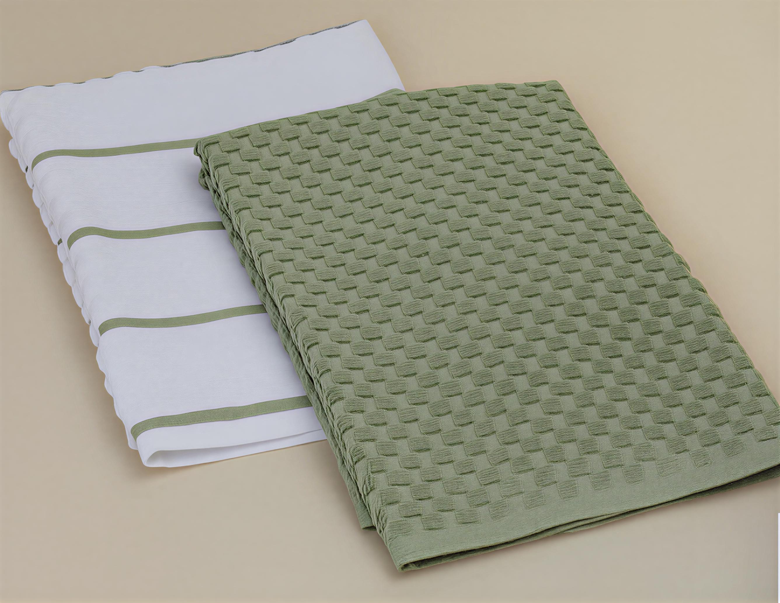 Set of 2 Kitchen Towel - Mika in green, made from 100% cotton with a high absorbency design, perfect for everyday kitchen use