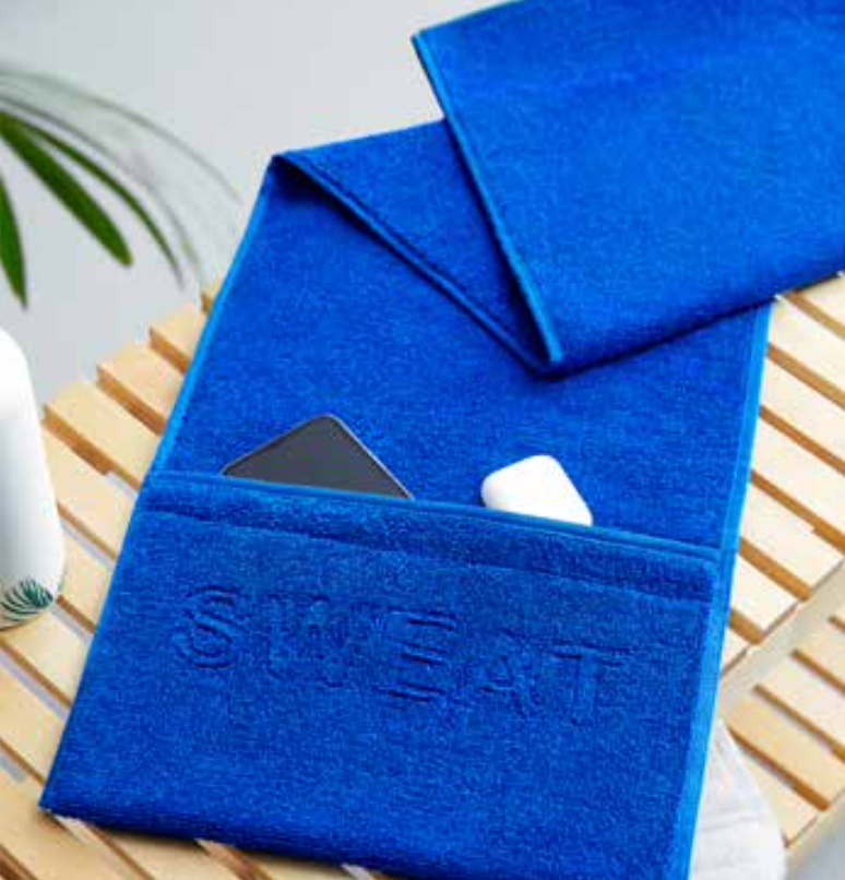 Sweat gym towel in Sweat Blue, 100% cotton, 30x110 cm, with a built-in zipper pocket and antibacterial treatment, 550 g/m² weight for absorbent performance