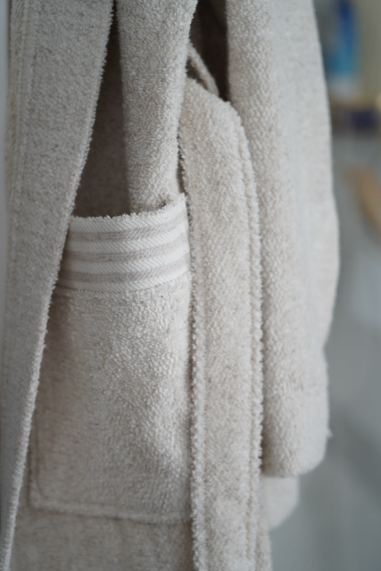 Minoa - USA Canada - Sustainable Luxury bath robe - Raisa Hemp & Organic Unisex Robe 