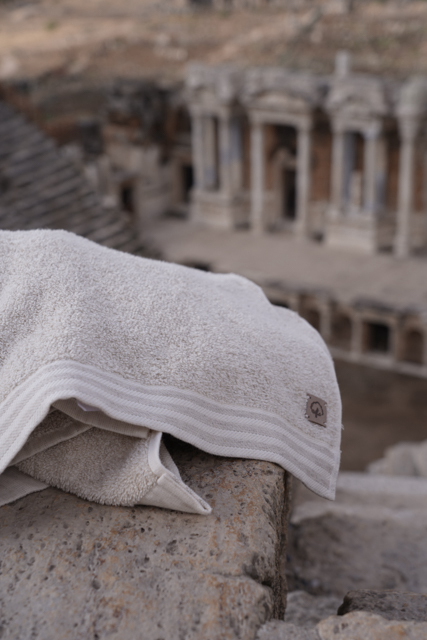Minoa - USA Canada - Sustainable Luxury - Raisa Hemp & Organic Hand Towel