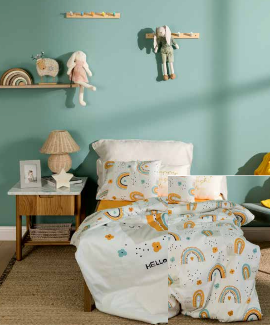 Organic cotton sheets set with digitally printed duvet cover, bed sheet, and pillow case, 100% cotton satin 200 TC in "Little Snail" pattern. 