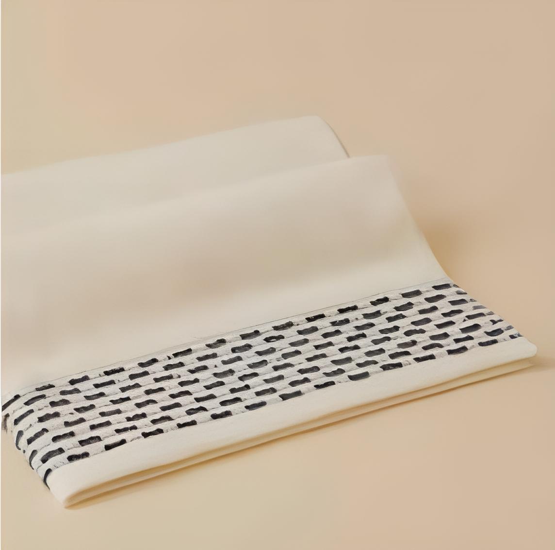 Calm 550-GSM Cotton Towel in ivory and navy, an organic cotton towel combining a soft cotton texture with a stylish color combination for added luxury.