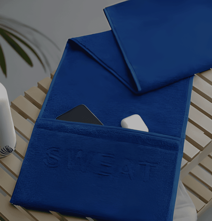 Sweat gym towel in Sweat Blue, 100% cotton, 30x110 cm, with a built-in zipper pocket and antibacterial treatment, 550 g/m² weight for absorbent performance